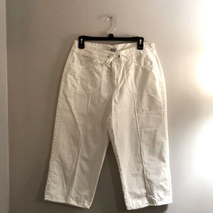 Bass Capri pants, like new condition, size 8.